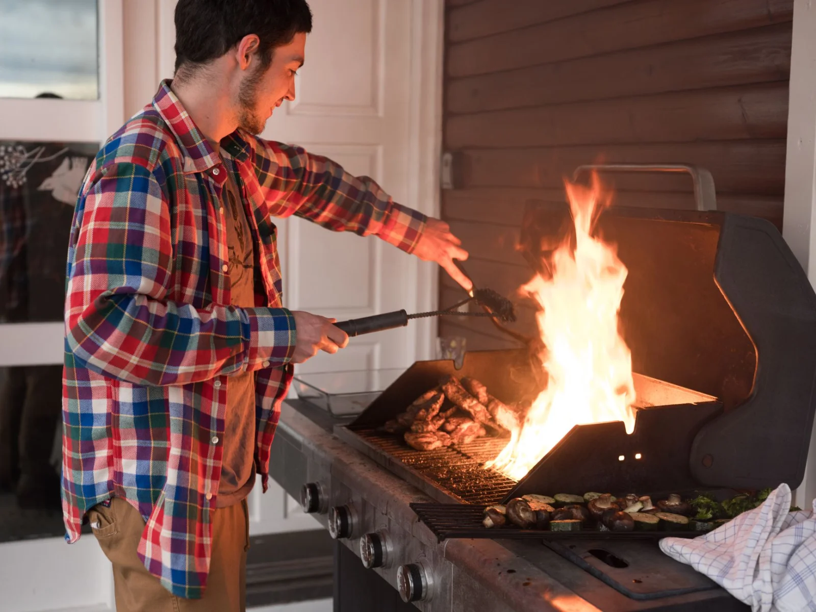 Massive Explosion During Barbecue: One Person Seriously Injured