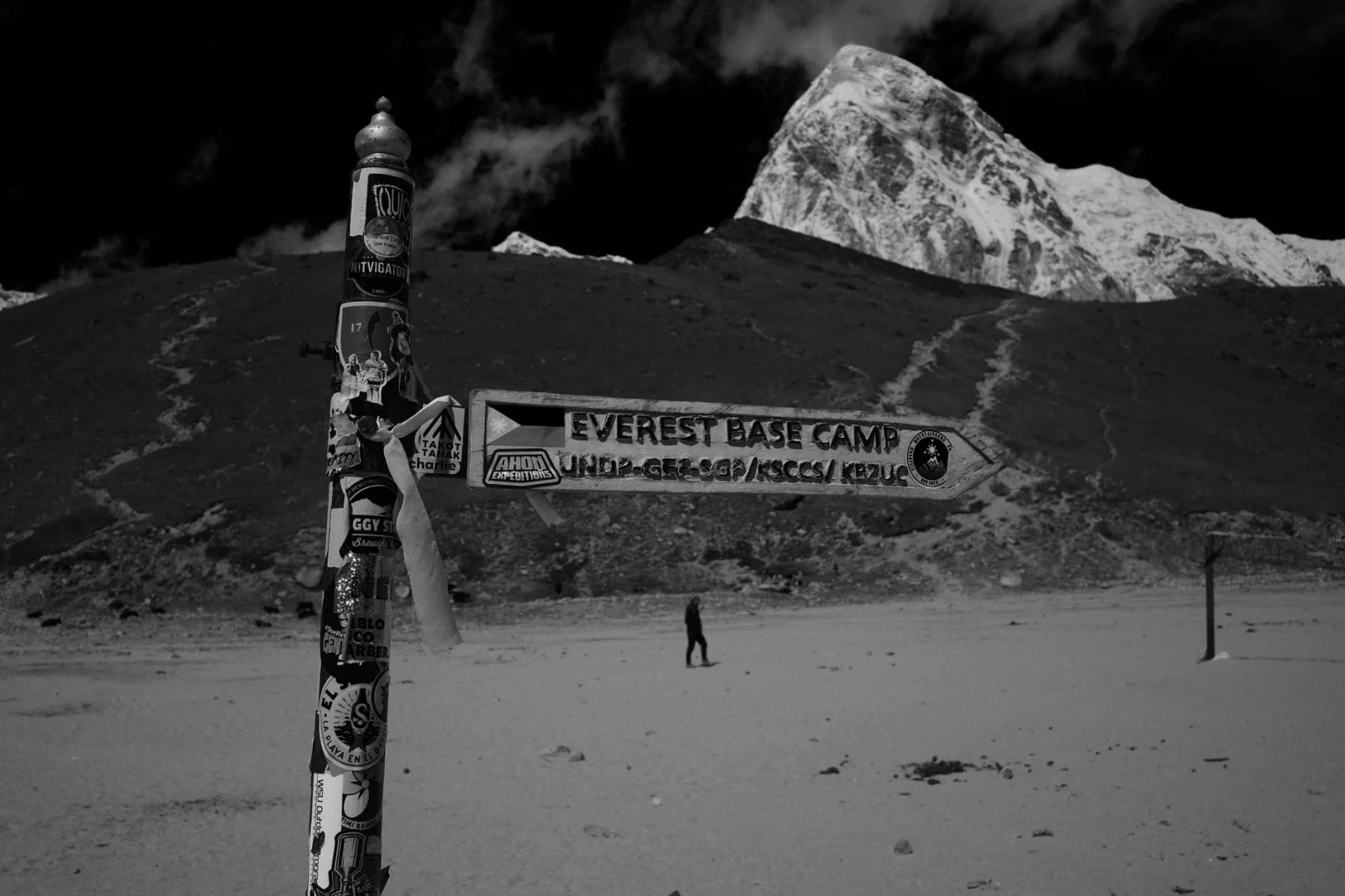 Green Tomb: 30-Year-Old Body to Be Buried on Mount Everest