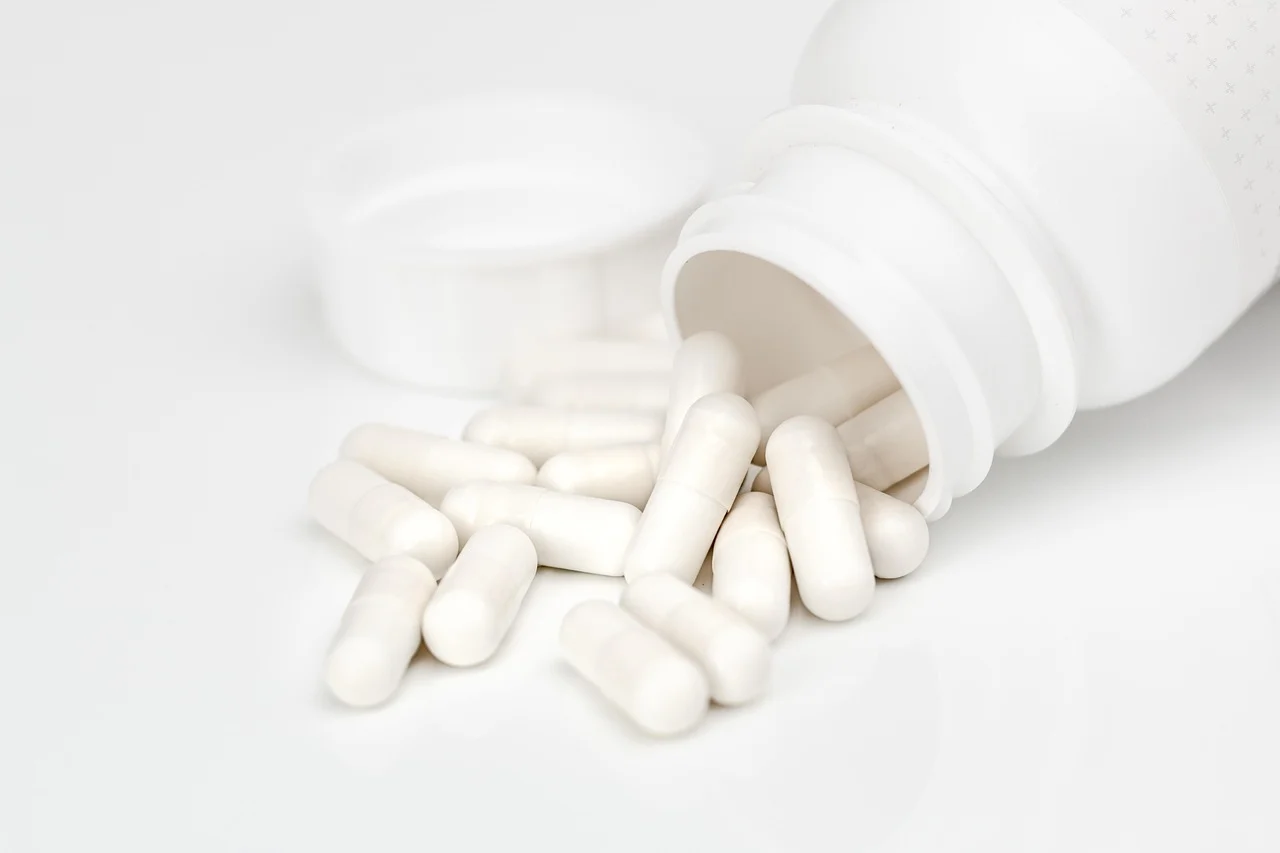 Why is the use of antibiotics not optimized worldwide?