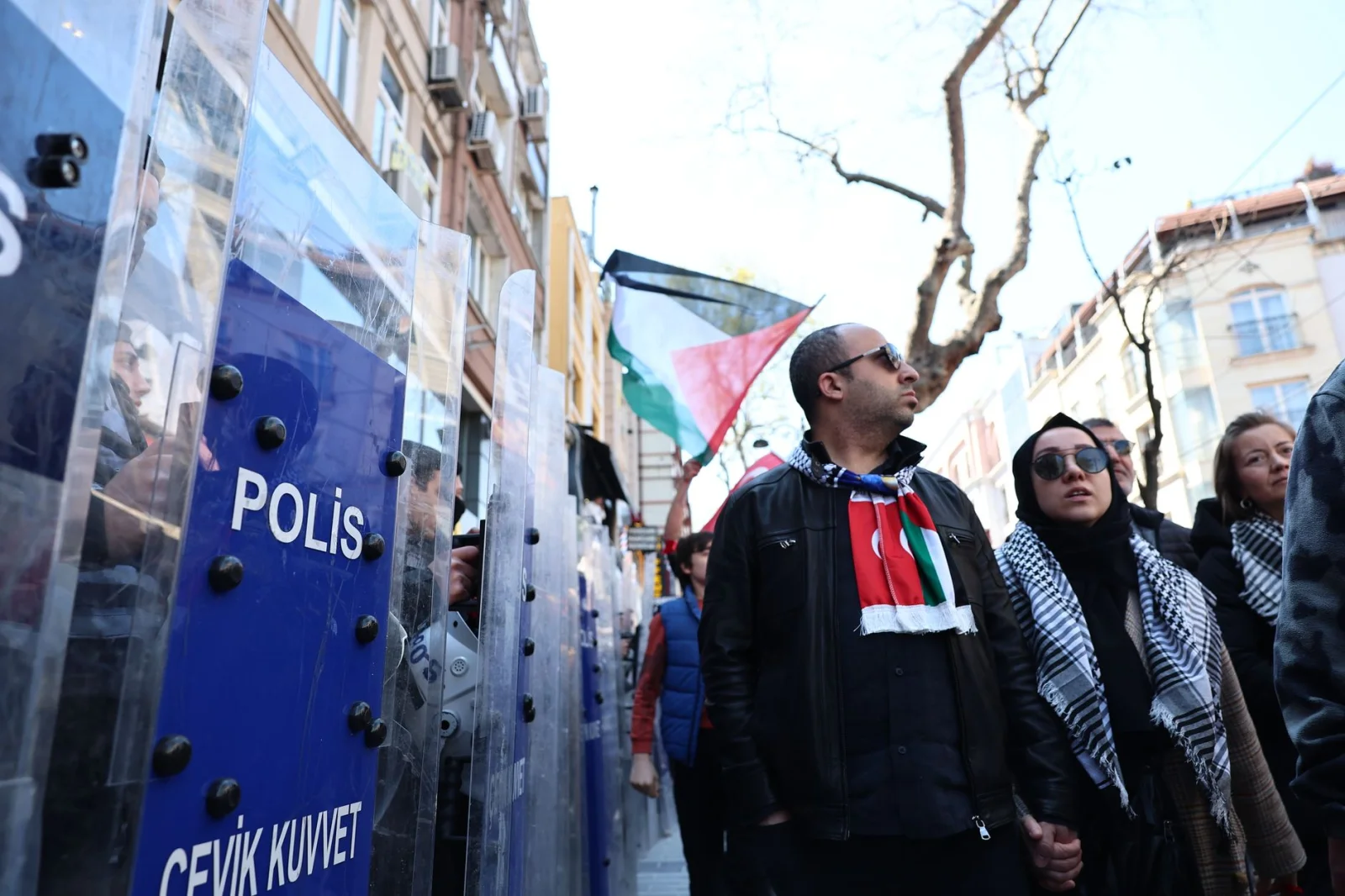 Controversies Before the Extremist Party Congress: Efforts to Prevent Its Holding