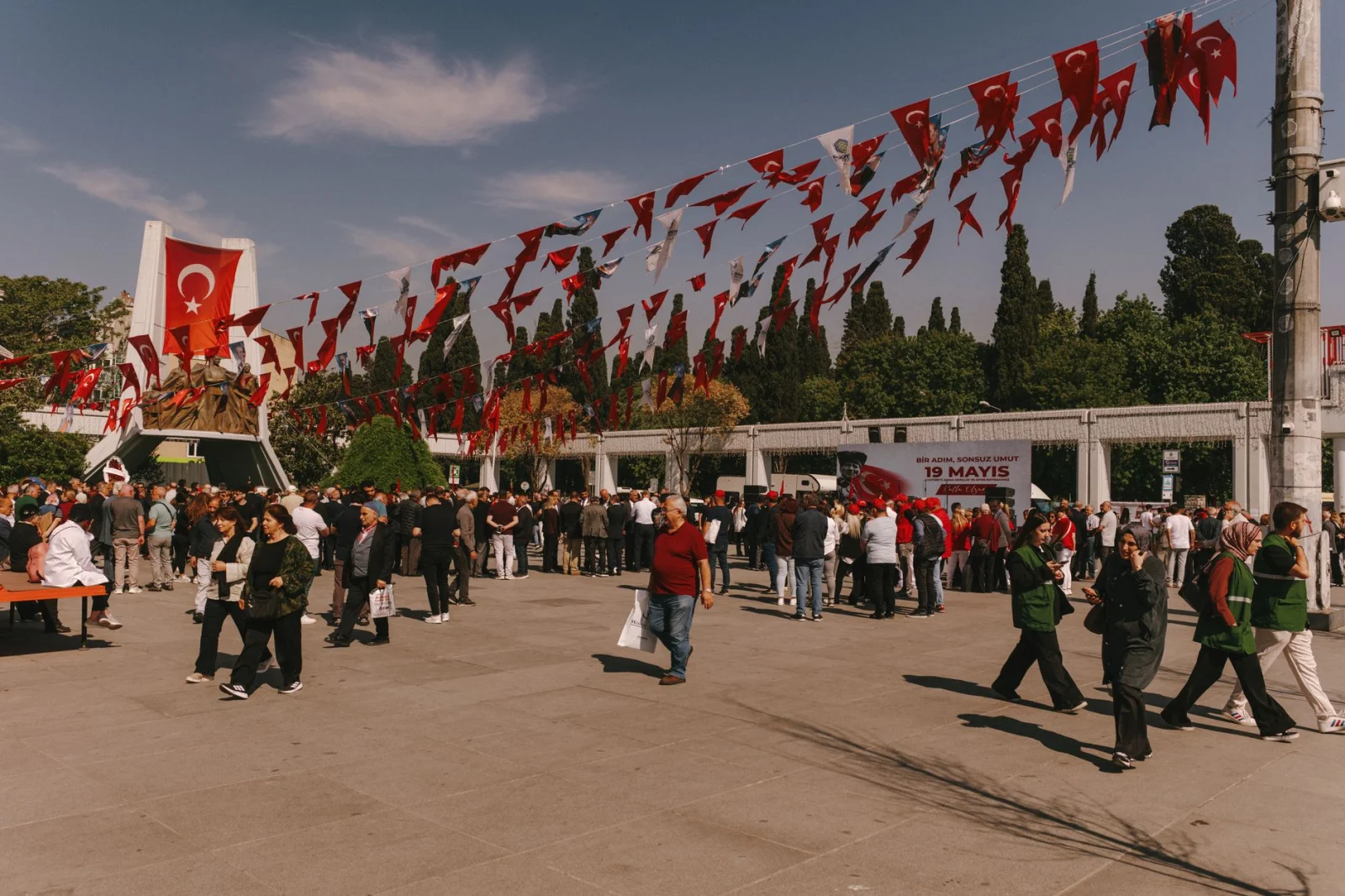 100th Anniversary Celebration; The Flag Lost in the Shadow of Wonders