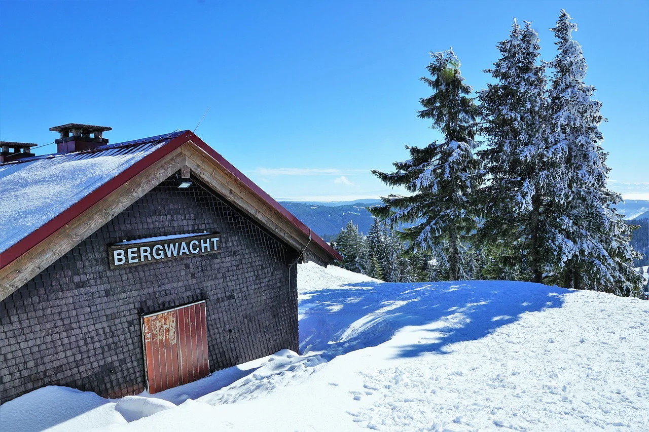 Sudden Fall of Climber in Enzenaur Coop; Rescue at the Last Moment