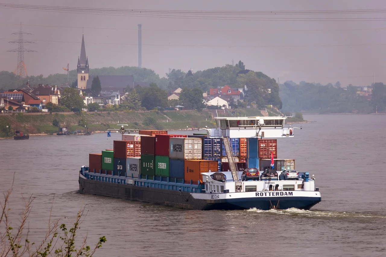 Water Crisis: Rhine Dry, Ships in Danger!