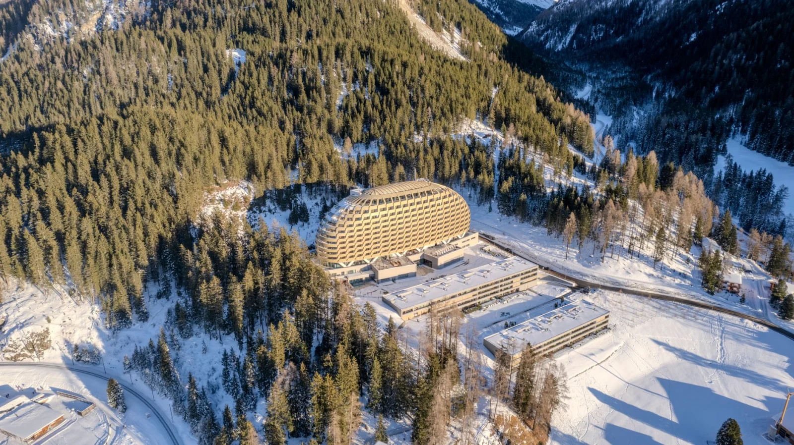 The Alps on Fire: Modern or Traditional Architecture?