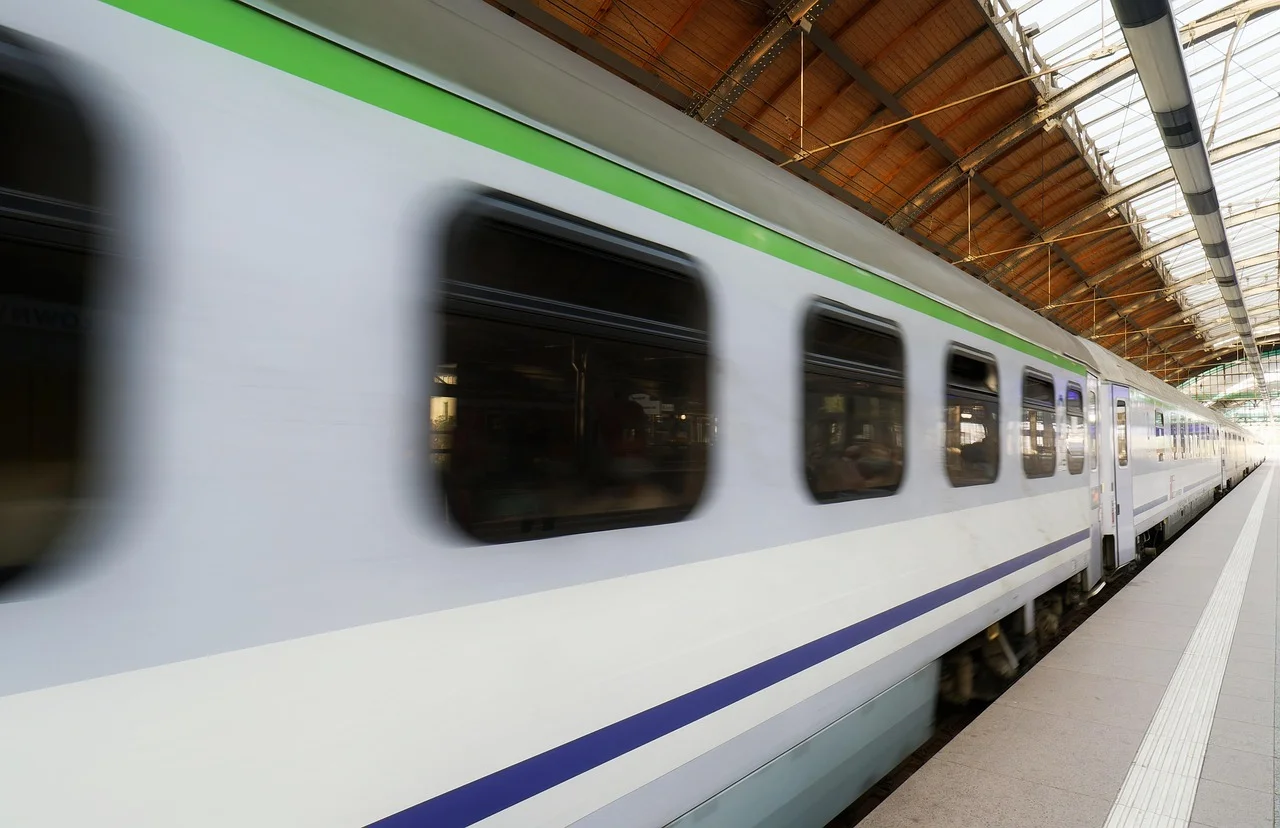 Smart Monitoring of Public Transport Stations with Artificial Intelligence