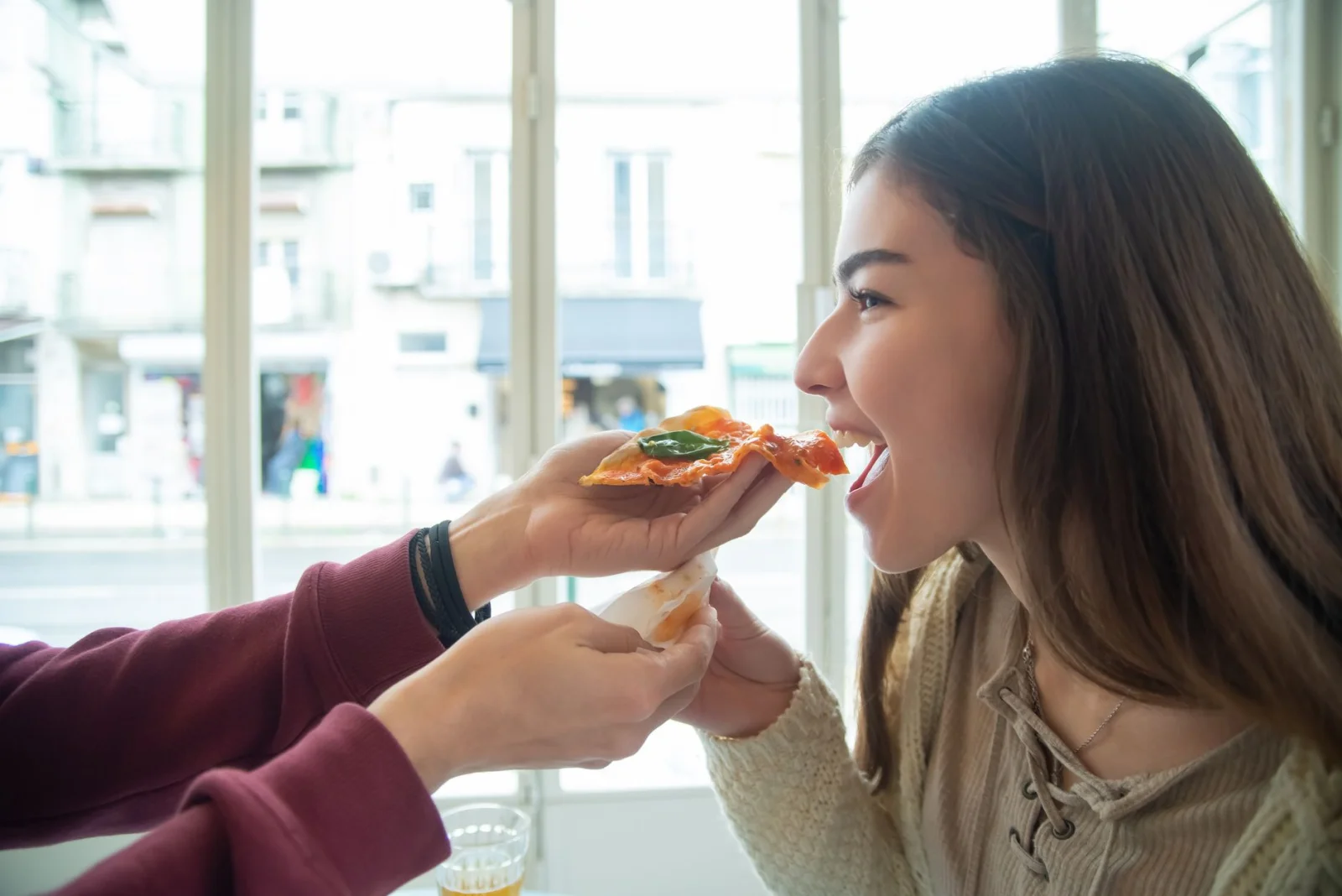 How Italians Eat Pizza Correctly?