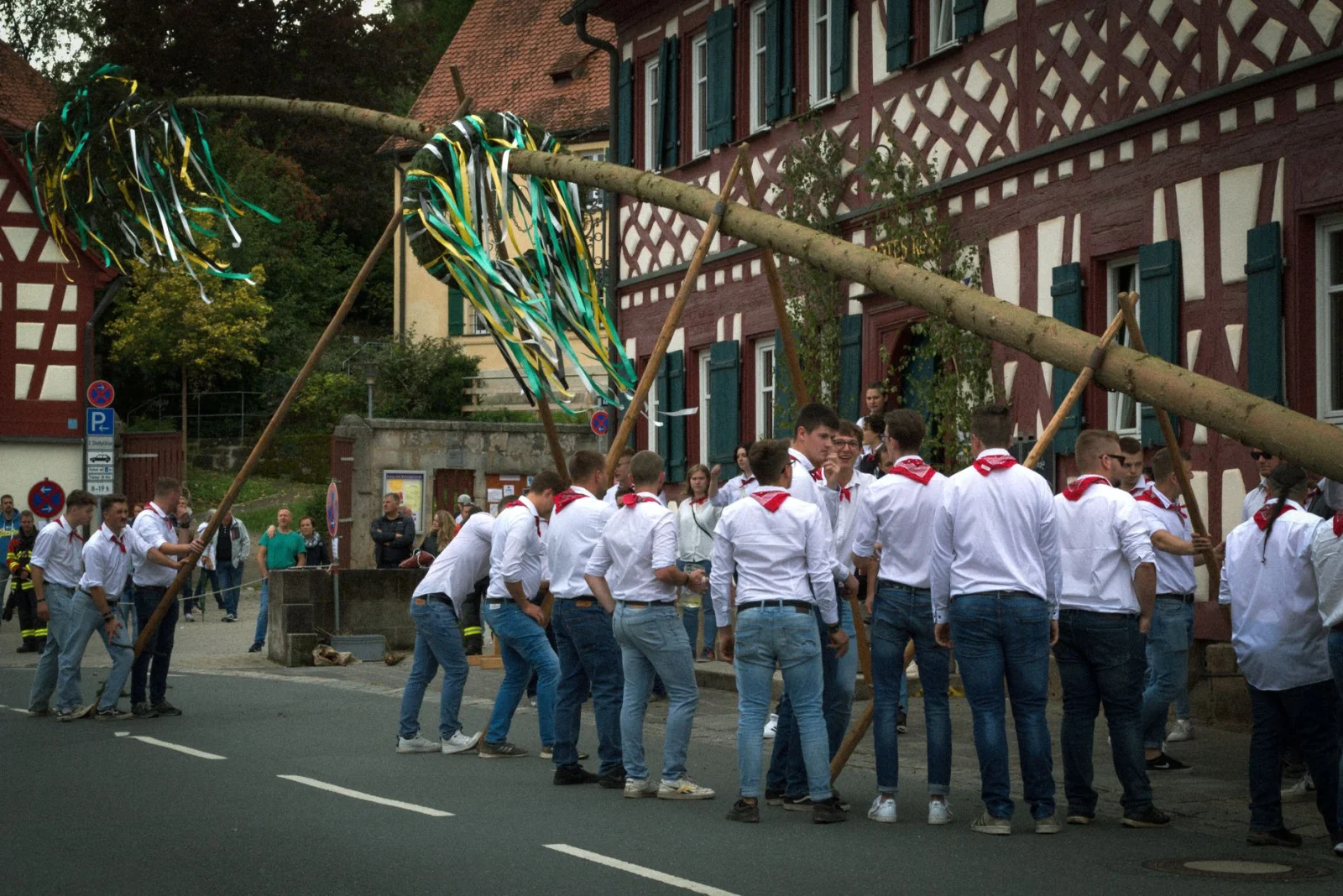 Is Bavarian Tradition at Risk? In Search of New Dancers!