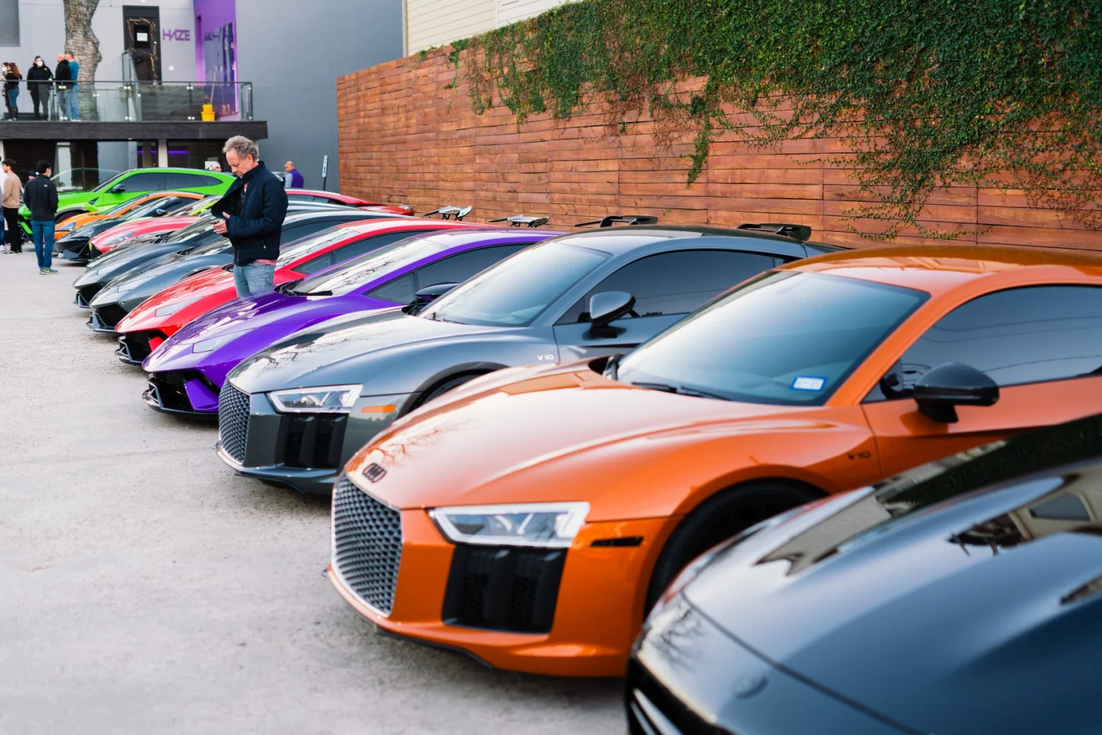 Luxury Theft: Police Searching for Two Suspects in High-End Car Heist