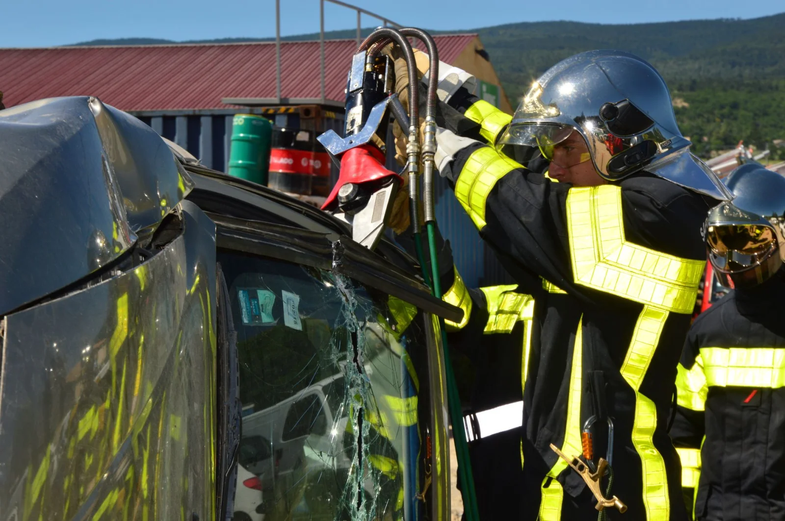 Deadly Fire Incident in Electric Vehicle: Two Victims Burned in the Flames