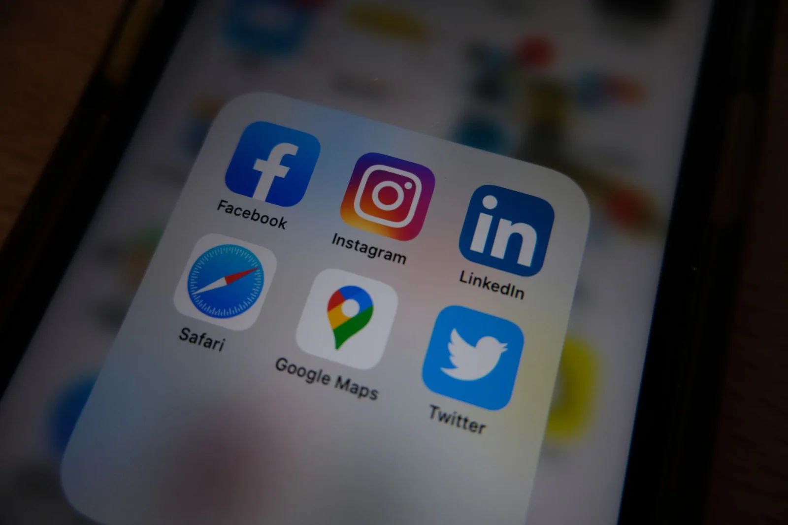 New Controversy in France: Strict Social Media Laws Under the EU's Radar