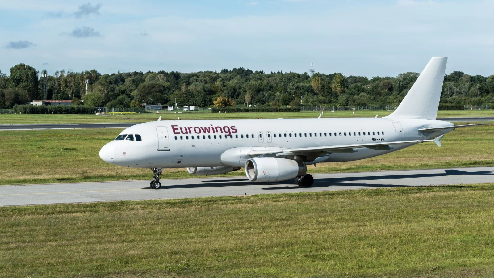 Fall in the Sky: Emergency Landing of Norwegian Plane in Hamburg