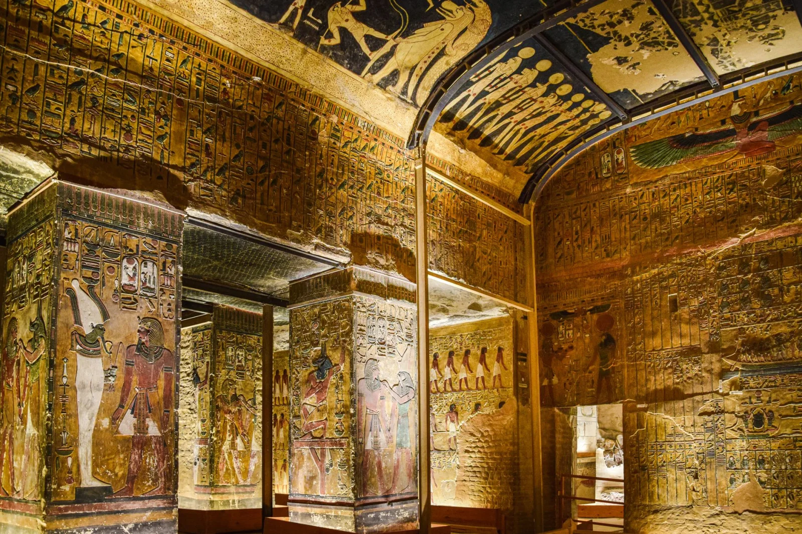 Amazing Discovery: 3000-Year-Old Tomb Unveiled in Egypt